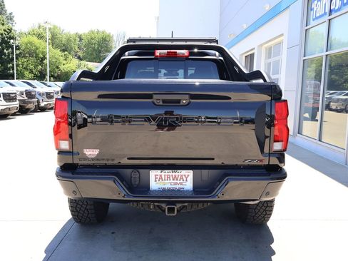 Certified 2025 Chevrolet Colorado ZR2 w/ Midnight Edition AWD/4WD image 9