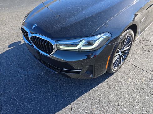 Used 2023 BMW 530e xDrive w/ Premium Package image 9