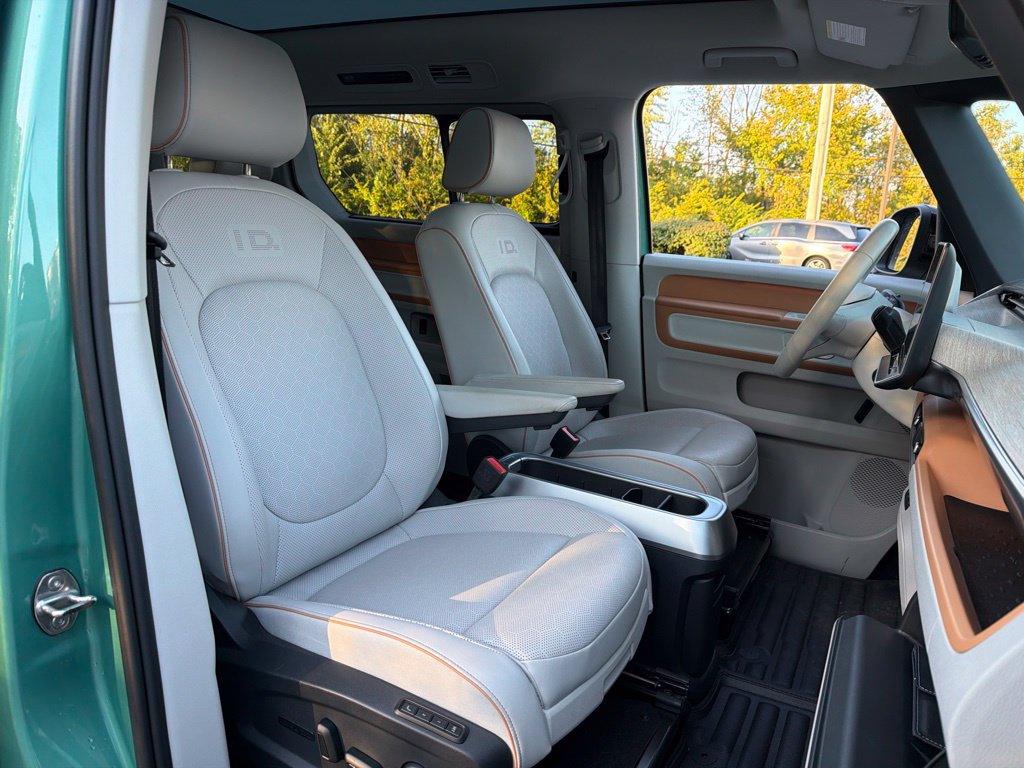Used 2025 Volkswagen ID. Buzz 1st Edition AWD/4WD image 37