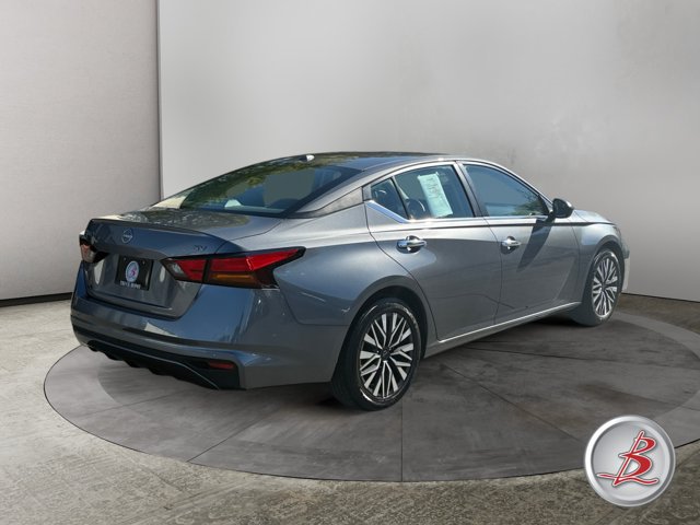 Used 2024 Nissan Altima 2.5 SV FWD image 7