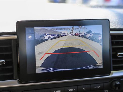 Certified 2024 Hyundai Venue SEL image 23