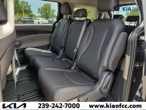 New 2026 Kia Carnival FWD image 11