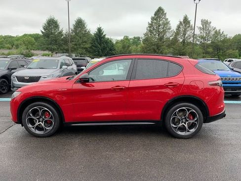 Used 2024 Alfa Romeo Stelvio Veloce AWD/4WD image 2