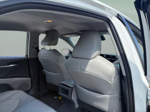 Used 2018 Toyota Camry SE FWD image 23