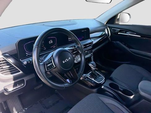 Used 2025 Kia Seltos S FWD image 9