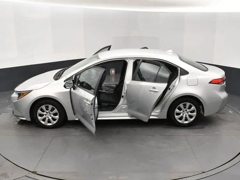 Used 2024 Toyota Corolla LE image 7