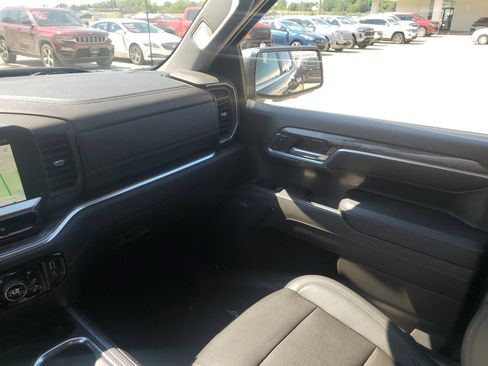 Used 2022 Chevrolet Silverado 1500 LTZ AWD/4WD image 11
