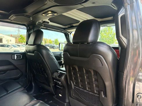 Used 2019 Jeep Wrangler Unlimited Rubicon w/ Cold Weather Group AWD/4WD image 16