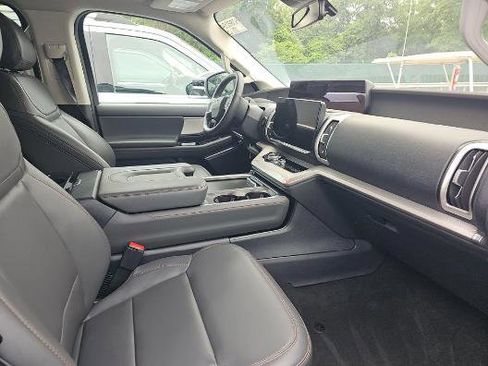 Used 2025 Ford Expedition Active AWD/4WD image 2