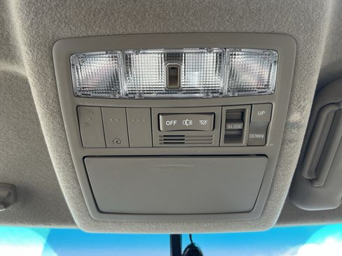 Used 2012 Toyota Highlander SE w/ Tow Pkg AWD/4WD image 33