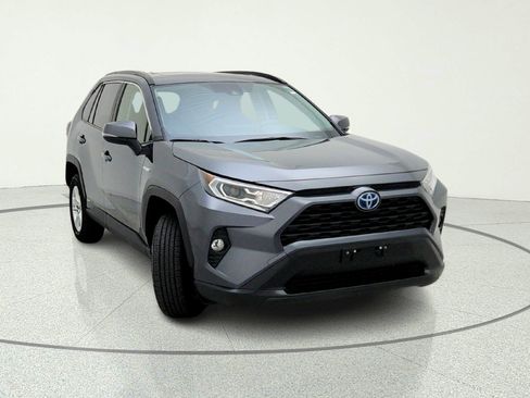 Used 2019 Toyota RAV4 XLE w/ Convenience Package AWD/4WD image 4