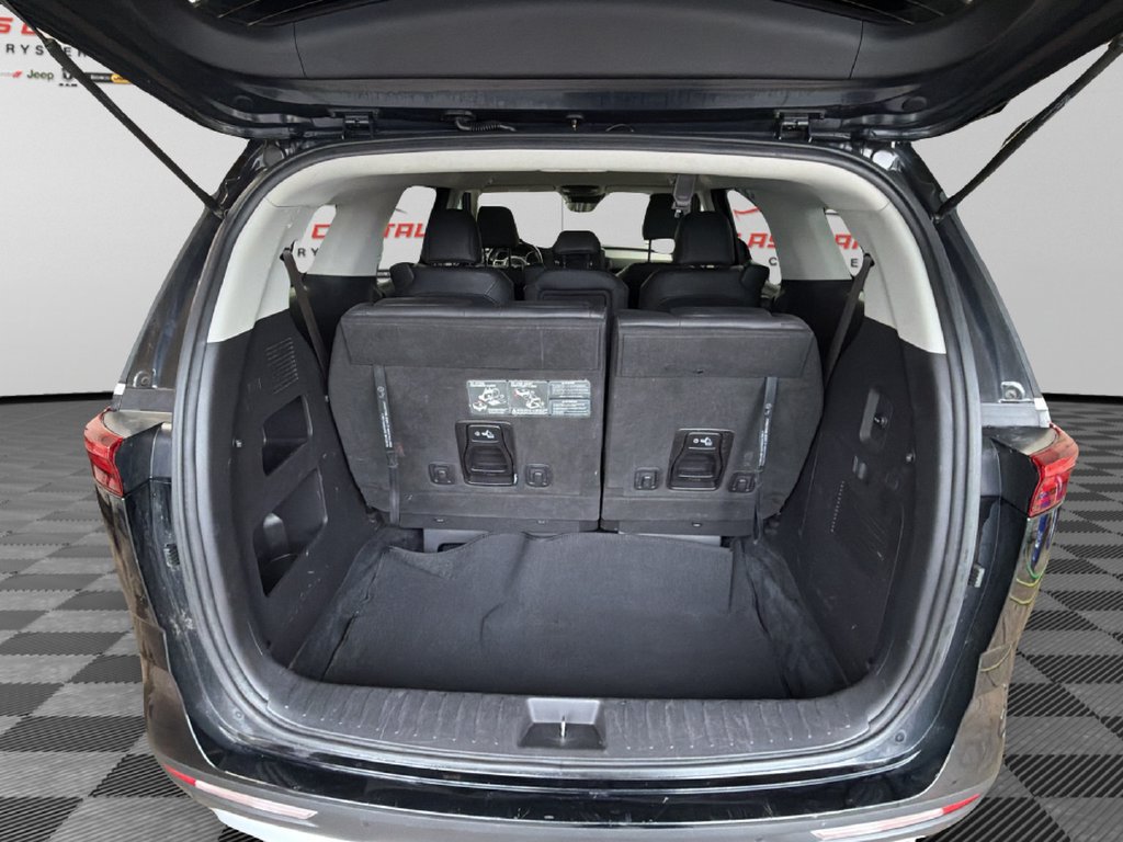 Used 2023 Kia Carnival LX FWD image 36