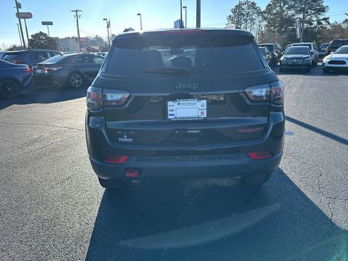 Used 2025 Jeep Compass Trailhawk w/ Trailhawk Elite Group AWD/4WD image 6