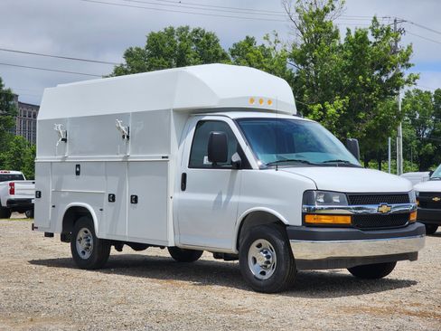 New 2024 Chevrolet Express 3500 w/ Power Convenience Package image 2