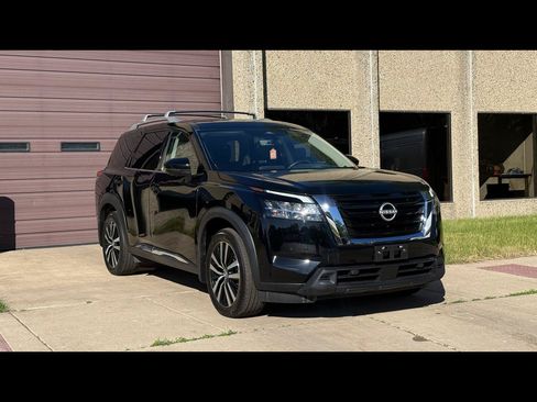 Used 2024 Nissan Pathfinder Platinum w/ Cargo Package AWD/4WD image 1