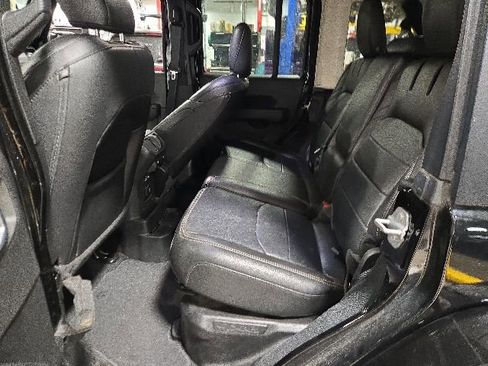 Used 2023 Jeep Wrangler Unlimited Sahara w/ Cold Weather Group AWD/4WD image 12