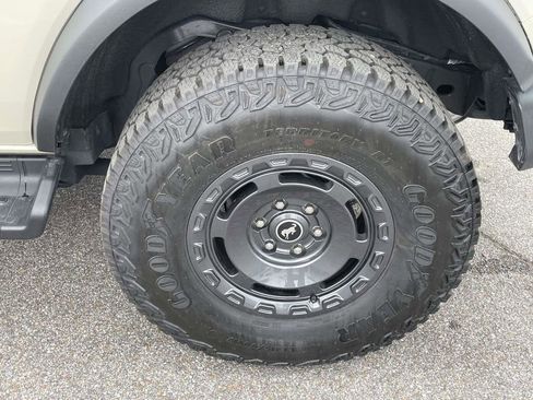 Used 2025 Ford Bronco Outer Banks w/ Sasquatch Package AWD/4WD image 9