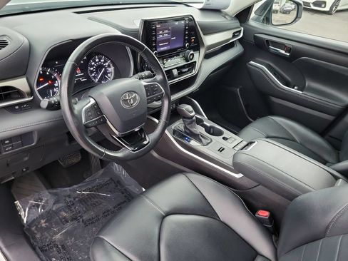 Used 2021 Toyota Highlander XLE FWD image 22