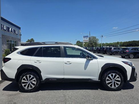 Used 2024 Subaru Outback Premium AWD/4WD image 4