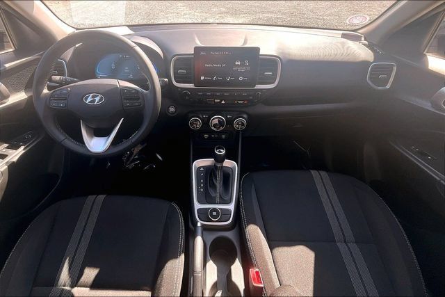 Used 2025 Hyundai Venue SEL FWD image 12