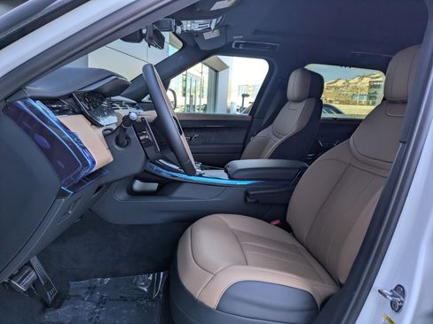 New 2026 Land Rover Range Rover Sport Dynamic SE image 17