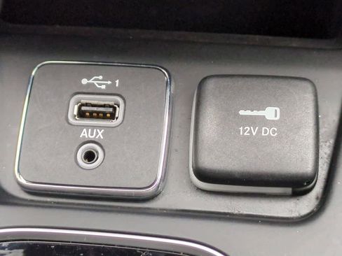 Used 2021 Jeep Cherokee Limited image 30