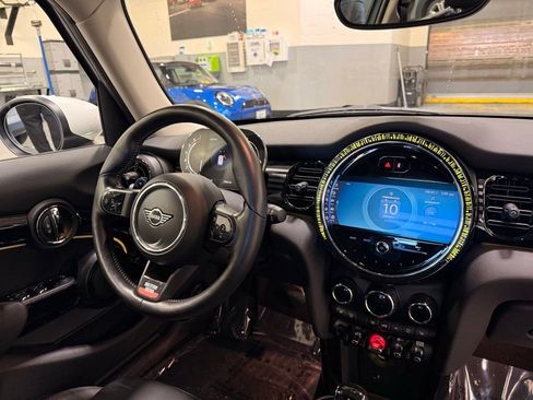 Certified 2023 MINI Cooper S w/ Multitone Edition image 31