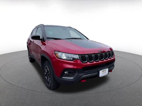 Used 2025 Jeep Compass Trailhawk AWD/4WD image 3