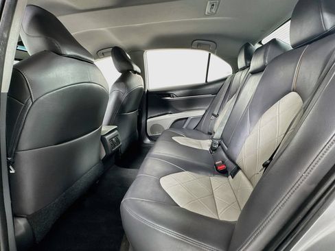 Used 2019 Toyota Camry XLE FWD image 9