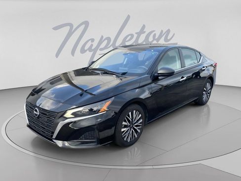 Used 2024 Nissan Altima 2.5 SV FWD image 1