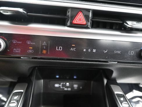 Used 2024 Kia Sorento S FWD image 30