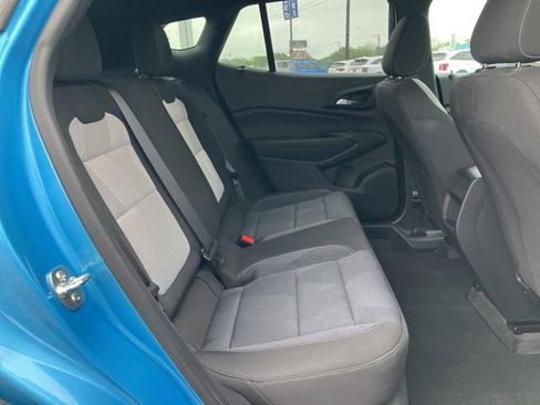Used 2025 Chevrolet Trax RS FWD image 14