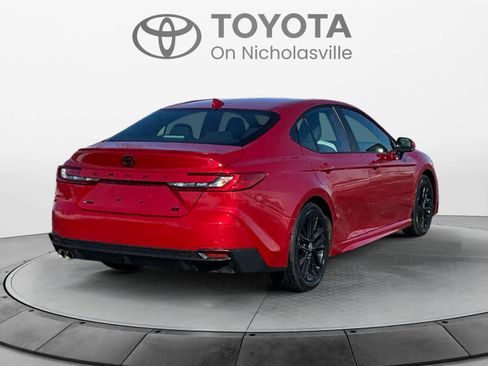 Used 2025 Toyota Camry SE image 6