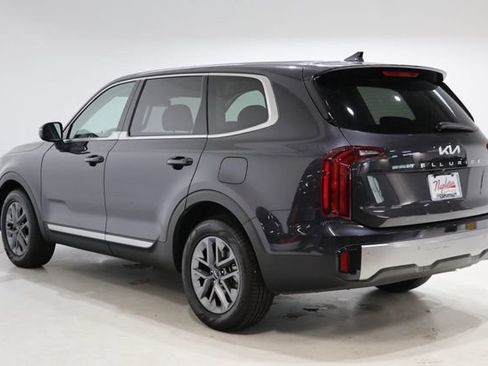 Used 2025 Kia Telluride LX FWD image 3
