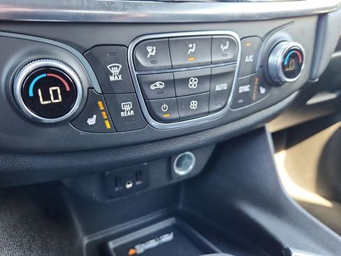 Used 2023 Chevrolet Traverse LT AWD/4WD image 22