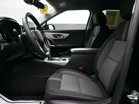 Used 2025 Chevrolet Blazer LT AWD/4WD image 9