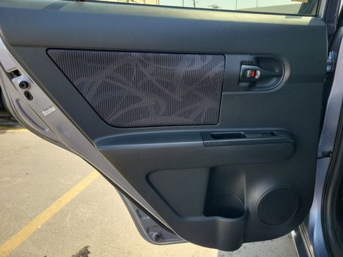 Used 2011 Scion xB FWD image 15