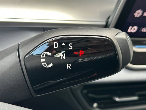 New 2026 Volkswagen Tiguan SE FWD image 19