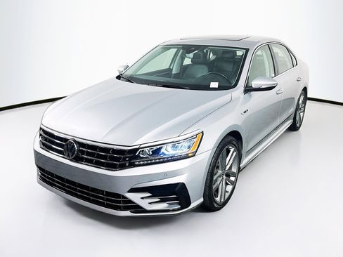 Used 2019 Volkswagen Passat 2.0T SE R-Line FWD image 3