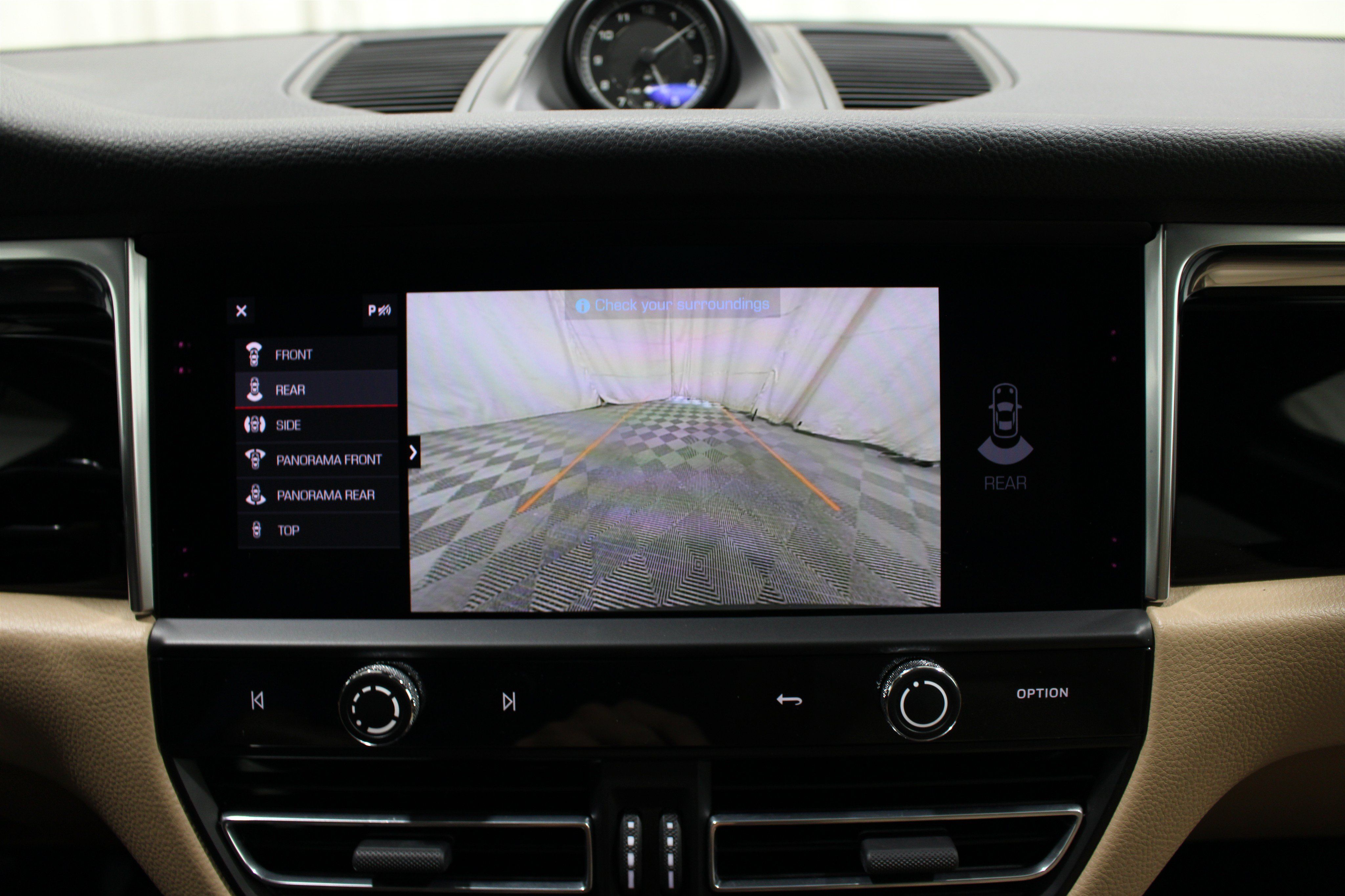 Used 2024 Porsche Macan AWD/4WD image 16