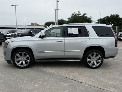 Used 2016 Cadillac Escalade Luxury RWD image 8