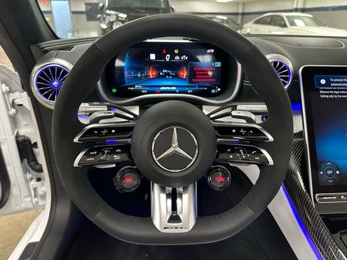 Used 2024 Mercedes-Benz SL 63 AMG 4MATIC image 17