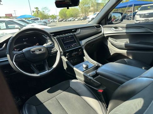 Used 2025 Jeep Grand Cherokee L Altitude RWD image 18