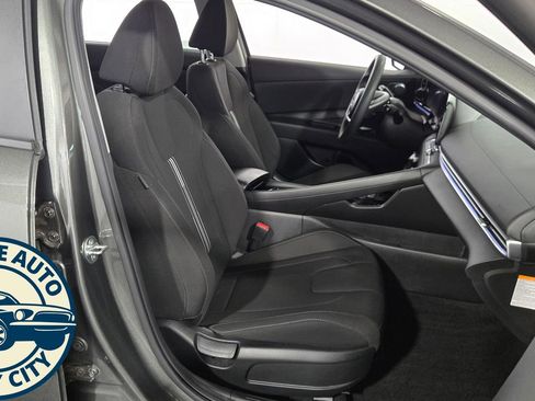 Used 2024 Hyundai Elantra Blue image 36