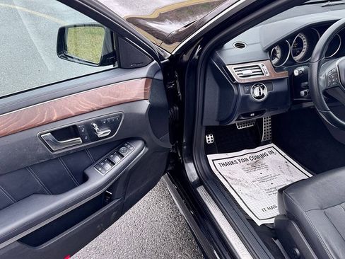 Used 2016 Mercedes-Benz E 400 4MATIC Sedan image 8