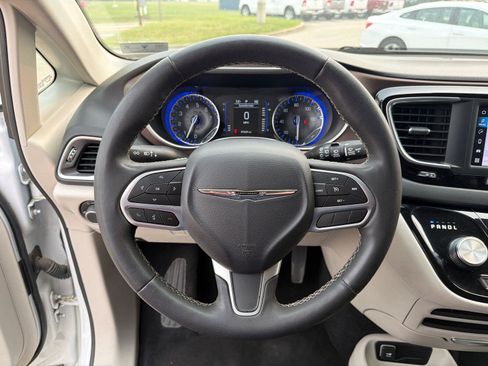 Used 2024 Chrysler Voyager LX FWD image 14