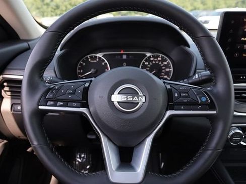 Certified 2025 Nissan Altima 2.5 SV w/ SV Premium Package FWD image 11