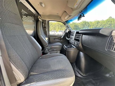 Used 2023 GMC Savana 2500 w/ Driver Convenience Package image 32