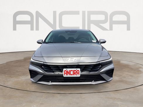 Used 2025 Hyundai Elantra SE w/ Cargo Package FWD image 8