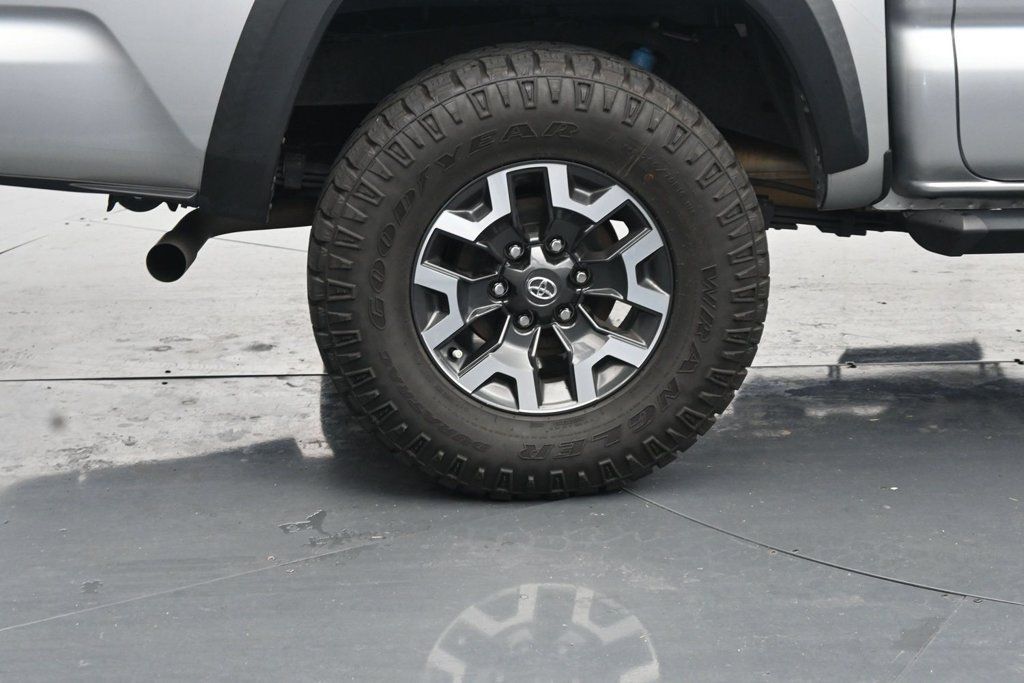 Used 2023 Toyota Tacoma TRD Off-Road w/ Technology Package AWD/4WD image 10
